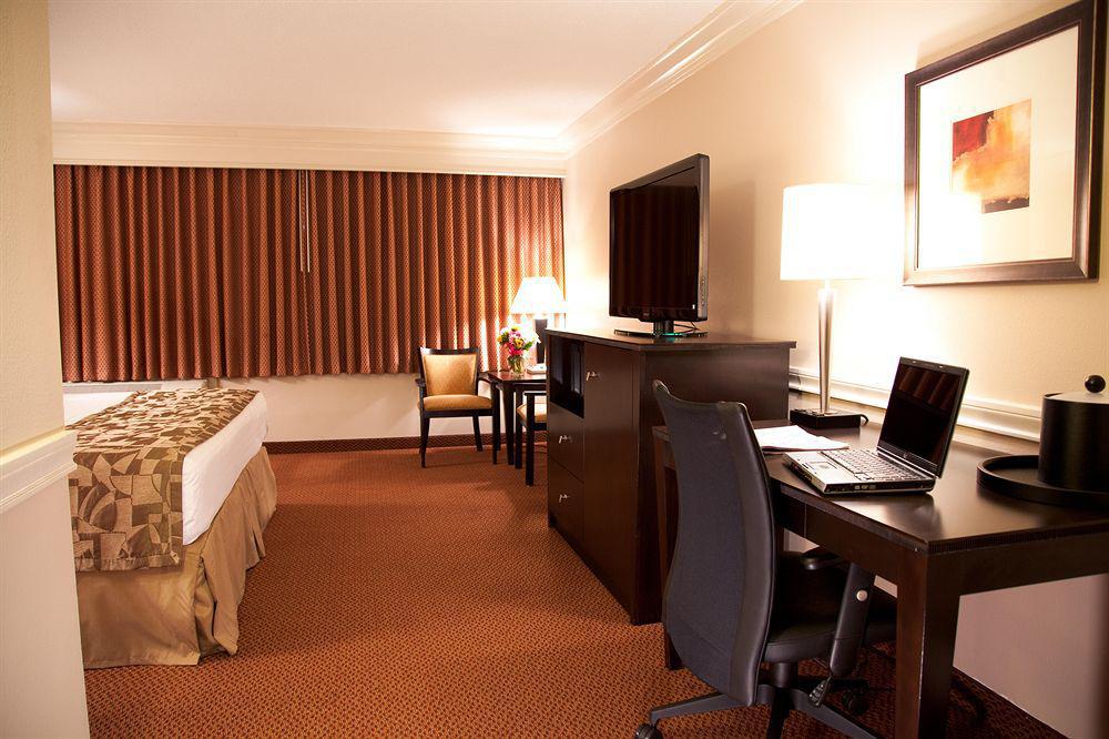 Comfort Inn & Suites At Copeland Tower Metairie Esterno foto